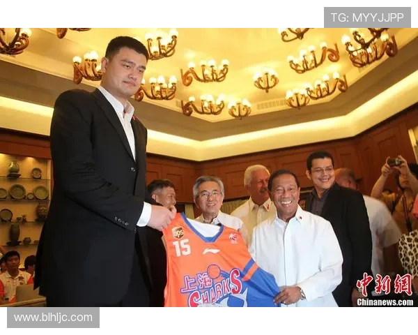 鲨鱼与姚明的身形对比探讨:海洋巨兽与篮球巨星的异同之处